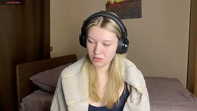 Snapshot of SkyeDavis chatting on February 4, 6:47 pm SkyeDavis online show from February 4, 6:47 pm