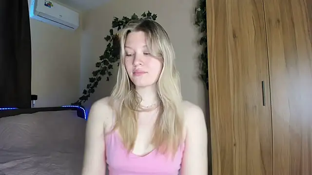 SkyeDavis online show from May 6, 12:20 pm