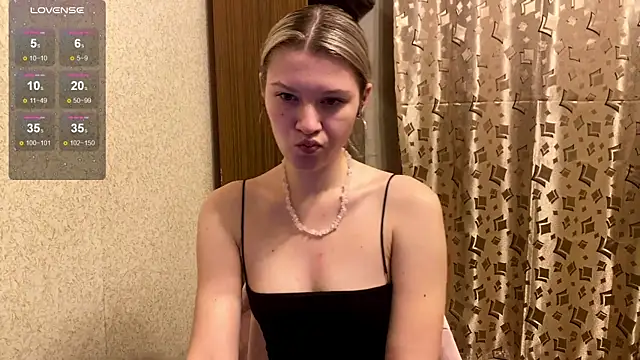 Snapshot of SkyeDavis chatting on January 11, 7:10 pm SkyeDavis online show from January 11, 7:10 pm