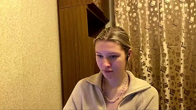 Snapshot of SkyeDavis chatting on December 20, 7:17 pm SkyeDavis online show from December 20, 7:17 pm