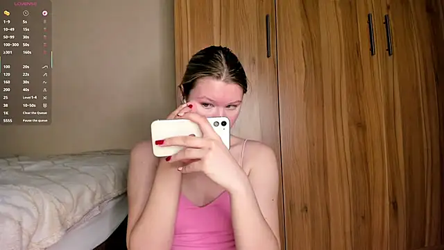 SkyeDavis online show from March 12, 1:15 pm