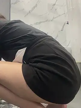 Sarah2127 online show from March 5, 4:25 pm