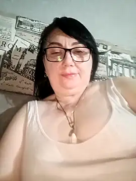Snapshot of MariSwan222 chatting on June 8, 8:31 pm MariSwan222 online show from June 8, 8:31 pm