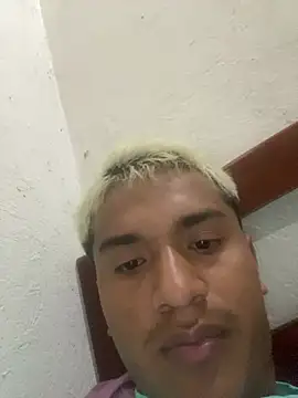 Snapshot of Augusto112 chatting on February 21, 7:38 pm Augusto112 online show from February 21, 7:38 pm