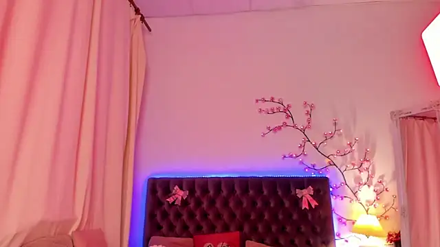 MilanaHotts online show from April 12, 5:33 am