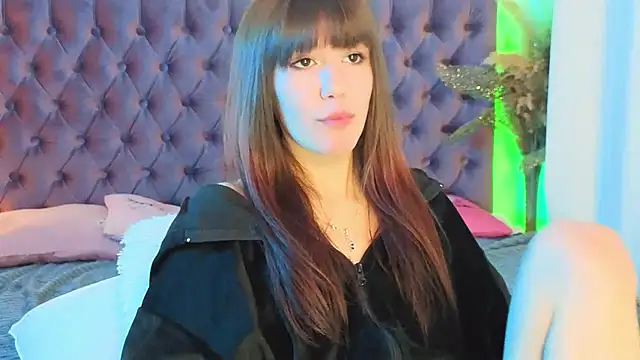 Snapshot of MilanaHotts chatting on June 5, 6:52 am MilanaHotts online show from June 5, 6:52 am