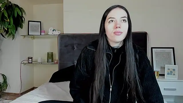 Snapshot of AdrianaCult chatting on February 10, 6:56 am AdrianaCult online show from February 10, 6:56 am