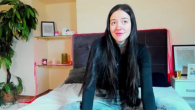 Snapshot of AdrianaCult chatting on February 11, 6:24 am AdrianaCult online show from February 11, 6:24 am