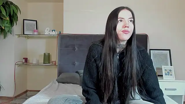 Snapshot of AdrianaCult chatting on February 17, 6:11 am AdrianaCult online show from February 17, 6:11 am