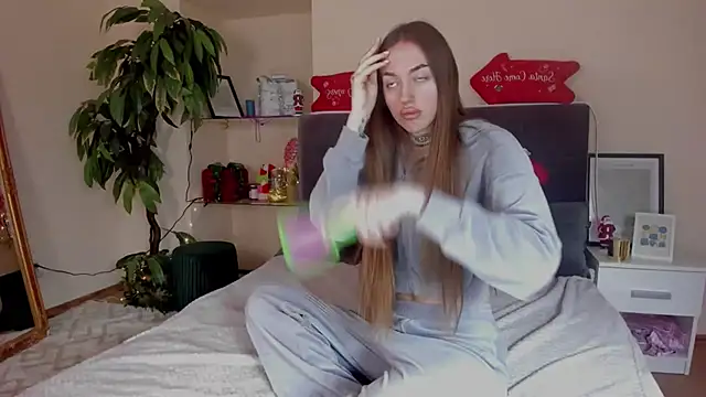 Snapshot of AdrianaCult chatting on January 12, 6:20 am AdrianaCult online show from January 12, 6:20 am