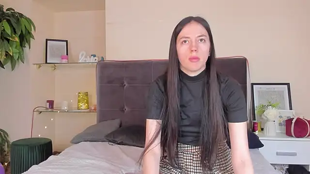 Snapshot of AdrianaCult chatting on February 25, 6:24 am AdrianaCult online show from February 25, 6:24 am