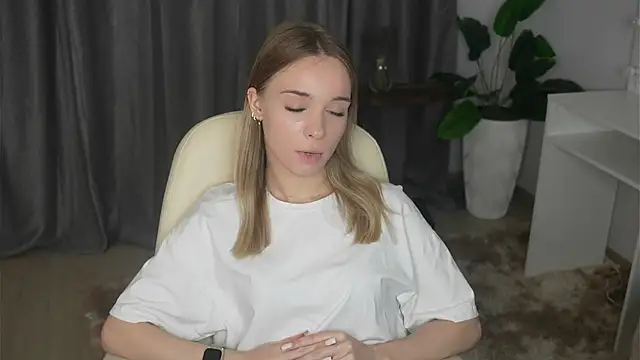 RobbiMeckler online show from December 17, 9:58 am