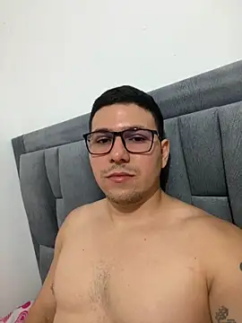 juanjr-1995- online show from December 15, 3:34 am