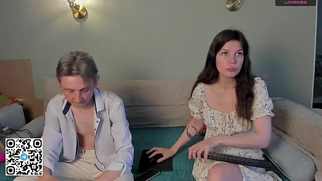 WeliosCouple online show from April 24, 7:10 am