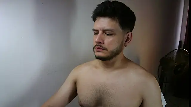 Snapshot of luxo_kane chatting on December 15, 7:41 pm luxo kane online show from December 15, 7:41 pm