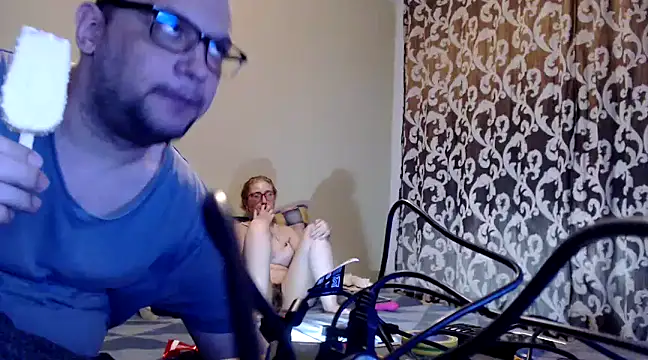 yunis32 online show from January 20, 6:43 pm