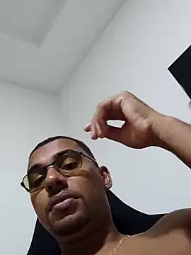 Reis001122 online show from May 2, 3:23 am