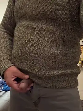 Snapshot of tigre6911 chatting on March 3, 2:29 am tigre6911 online show from March 3, 2:29 am