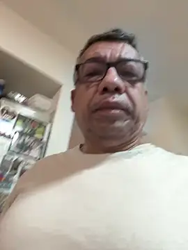 Snapshot of tigre6911 chatting on December 16, 9:35 am tigre6911 online show from December 16, 9:35 am