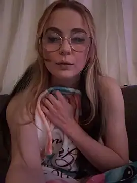 Snapshot of sugxrfox chatting on December 16, 6:28 am sugxrfox online show from December 16, 6:28 am