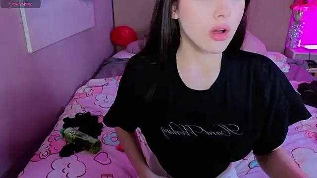 Snapshot of Holly__Bush chatting on February 22, 3:24 pm Holly Bush online show from February 22, 3:24 pm