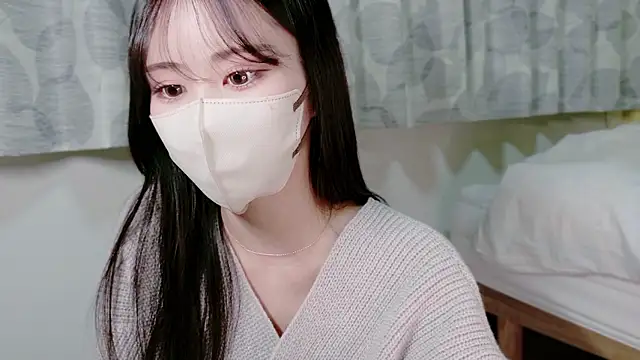 Snapshot of mia-chan_ chatting on December 17, 8:08 am mia-chan online show from December 17, 8:08 am