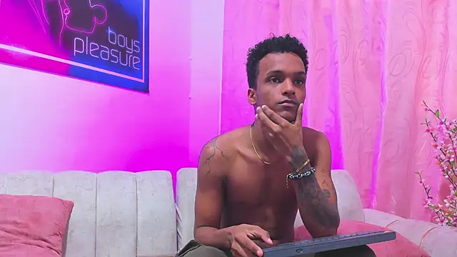 Snapshot of Damian_and_theo chatting on December 17, 2:22 pm Damian and theo online show from December 17, 2:22 pm