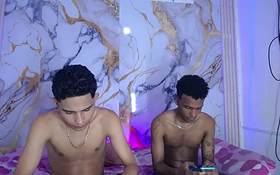 Snapshot of Damian_and_theo chatting on February 5, 7:21 pm Damian and theo online show from February 5, 7:21 pm