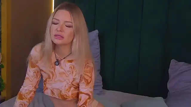 ToriCarter online show from July 16, 3:25 am