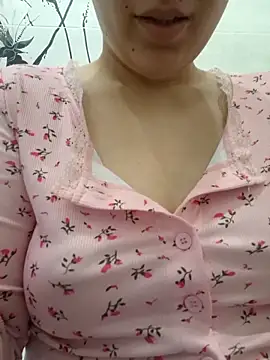 Snapshot of Emilyhomegirl1 chatting on December 19, 7:33 am Emilyhomegirl1 online show from December 19, 7:33 am