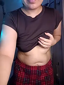 Snapshot of Emilyhomegirl1 chatting on January 16, 2:54 pm Emilyhomegirl1 online show from January 16, 2:54 pm