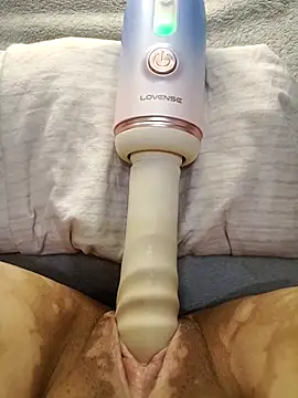 Snapshot of Emilyhomegirl1 chatting on February 10, 10:58 am Emilyhomegirl1 online show from February 10, 10:58 am