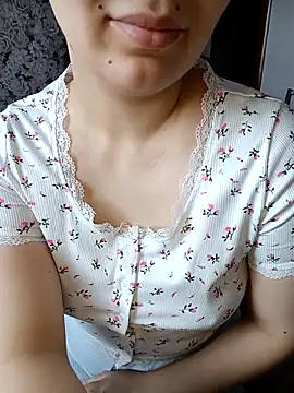 Snapshot of Emilyhomegirl1 chatting on February 26, 5:29 am Emilyhomegirl1 online show from February 26, 5:29 am