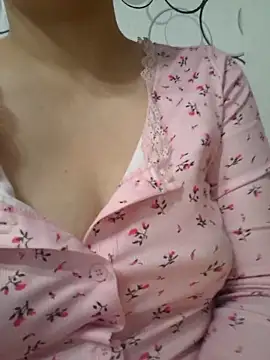 Snapshot of Emilyhomegirl1 chatting on December 17, 10:31 am Emilyhomegirl1 online show from December 17, 10:31 am