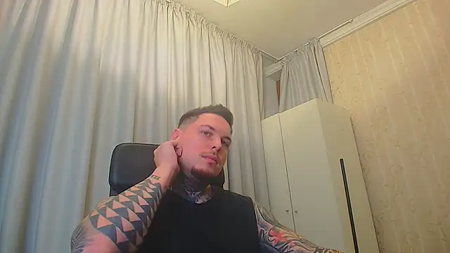 Snapshot of TroyStroud chatting on December 16, 5:22 am TroyStroud online show from December 16, 5:22 am