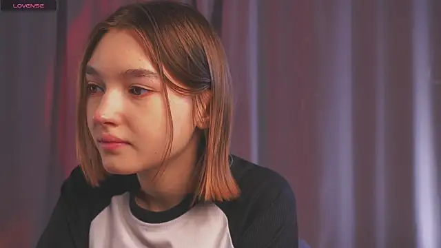 Leyla crsh online show from March 27, 5:05 am