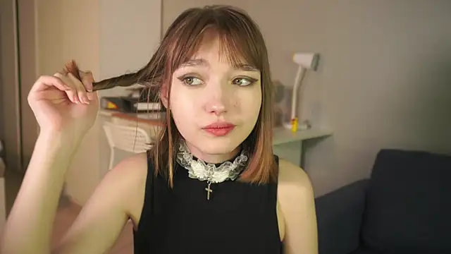 Snapshot of Leyla_crsh chatting on June 5, 6:52 am Leyla crsh online show from June 5, 6:52 am