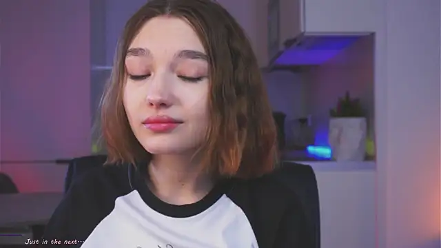 Leyla crsh online show from April 6, 5:08 am