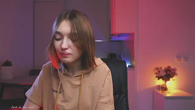 Leyla crsh online show from April 11, 5:15 am