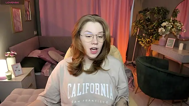 Alison Doody online show from February 22, 7:33 am