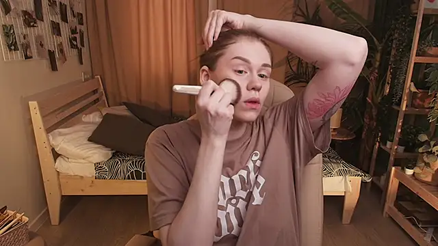 Alison Doody online show from March 29, 7:54 am