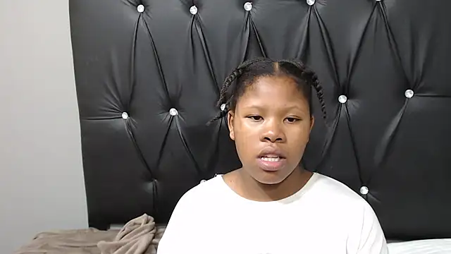 TemptingCloeXx online show from April 17, 8:44 pm