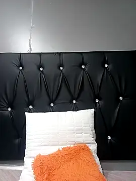 TemptingCloeXx online show from April 12, 7:39 pm