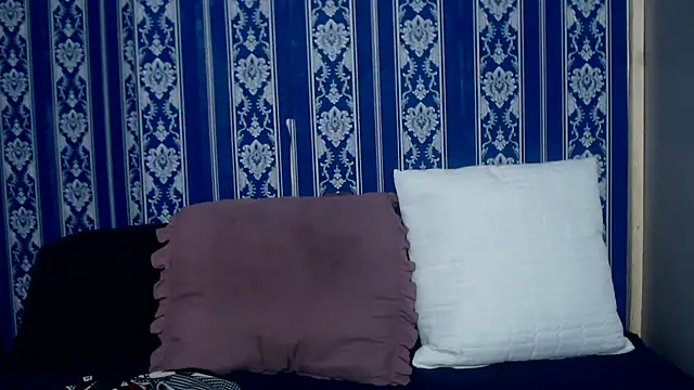 TemptingCloeXx online show from February 2, 6:18 pm