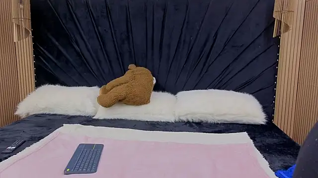 Megan-Horney- online show from April 10, 1:40 pm