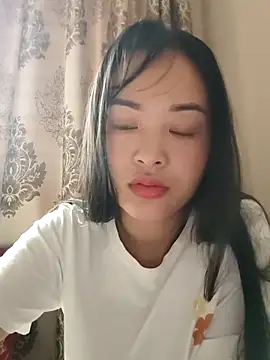 Snapshot of QuynhQuynh99 chatting on December 17, 12:04 am QuynhQuynh99 online show from December 17, 12:04 am