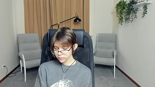 LeoneKonma online show from December 17, 9:03 am