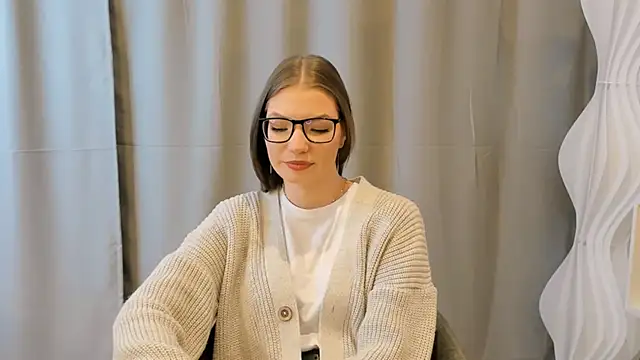 Snapshot of JeaneneWoltz chatting on December 16, 9:13 am JeaneneWoltz online show from December 16, 9:13 am