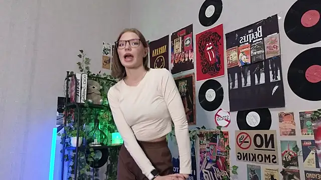 JeaneneWoltz online show from December 21, 9:22 am