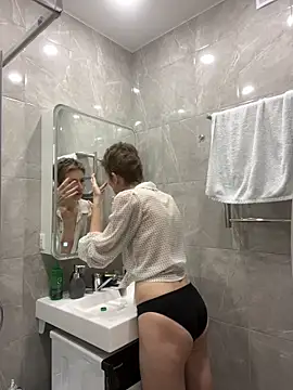 Snapshot of Sensual_Flower chatting on February 1, 7:28 am Sensual Flower online show from February 1, 7:28 am